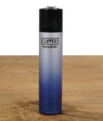 clipper-feuerzeug-metallic-gradient-silber-blau.jpg