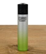 clipper-feuerzeug-metallic-gradient-silber-gruen.jpg