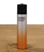 clipper-feuerzeug-metallic-gradient-silber-orange.jpg