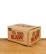 raw-aschenbecher-aus-metall-schwarz-verpackung.jpg