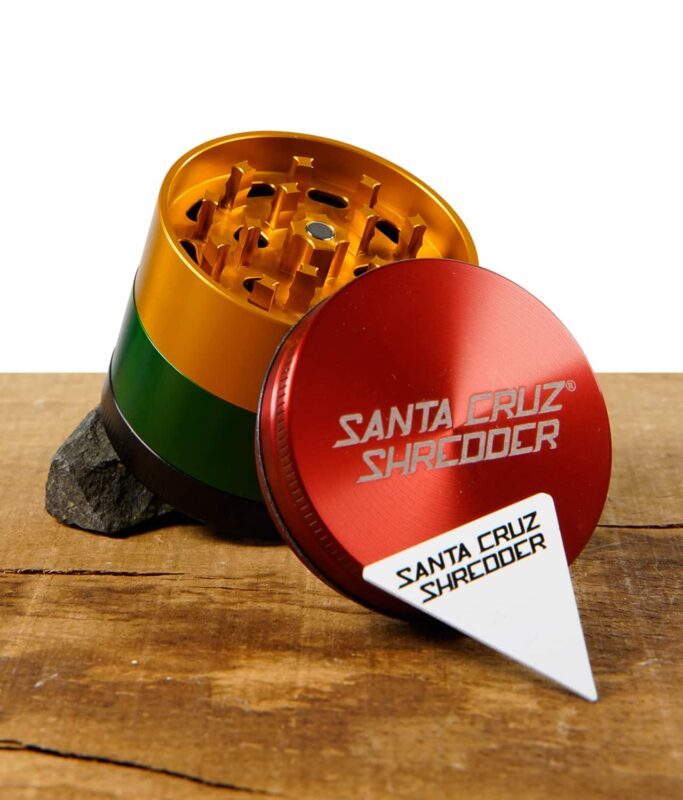 santa-cruz-shredder-4-teilig-rasta.jpg