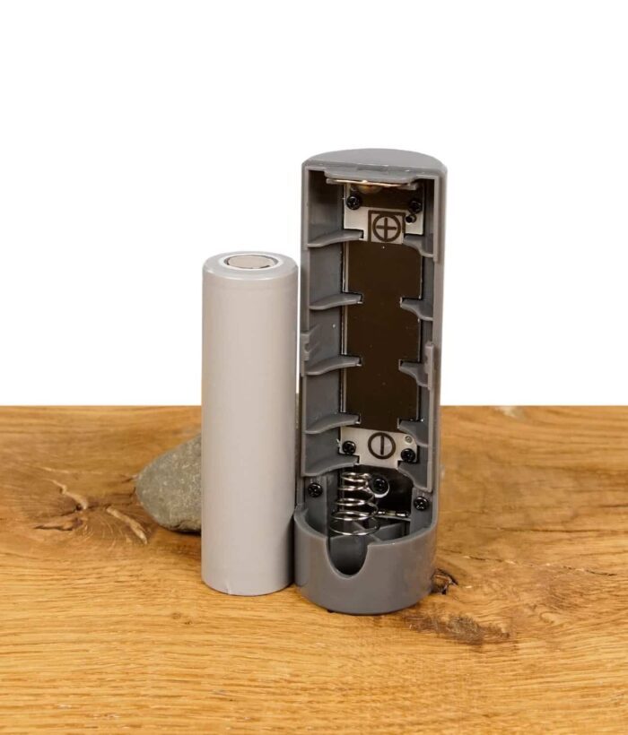 Geöffnete Arizer Batterie für Air 2 und ArGo mit entnommener Batterie. Ideal als Ersatz- oder Zusatzbatterie.