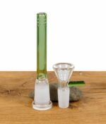 Chillum und Köpfchen der Black Leaf Icebong mit grünen Akzenten