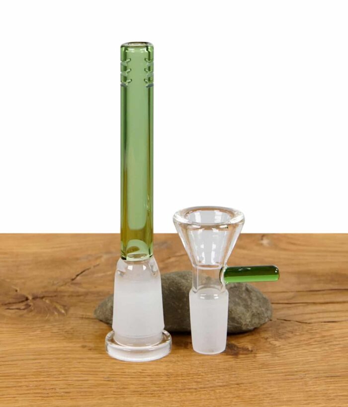 Chillum und Köpfchen der Black Leaf Icebong mit grünen Akzenten