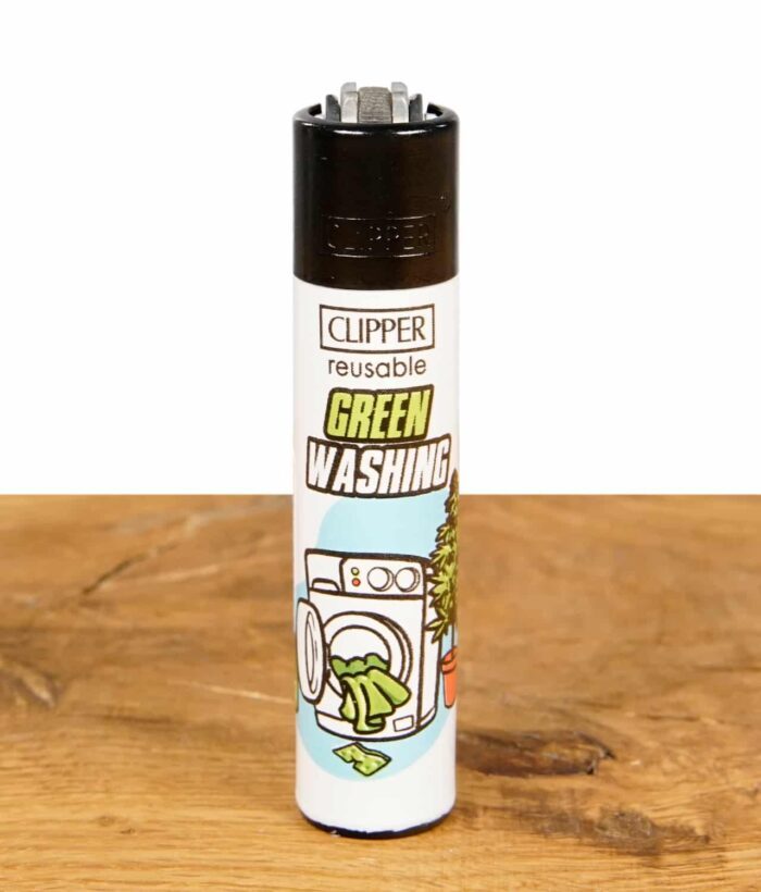 Clipper-Feuerzeug mit "Green Washing" Design, zeigt eine Waschmaschine mit grünem Textil.