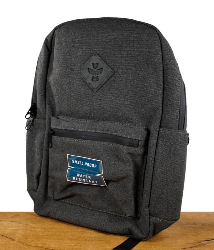 revelry-the-traveller-backpack-grau.jpg