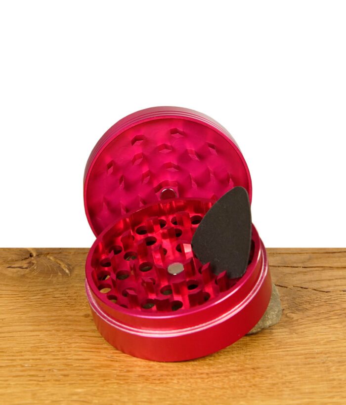 Blazy Susan Grinder in Hot Pink, geöffnet und mit Pollensammler
