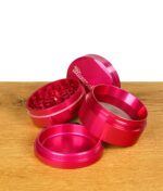 Offener Blazy Susan Grinder in Hot Pink mit allen vier Teilen sichtbar