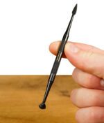Honeybee Herb Stainless Dabber V2 in der Hand