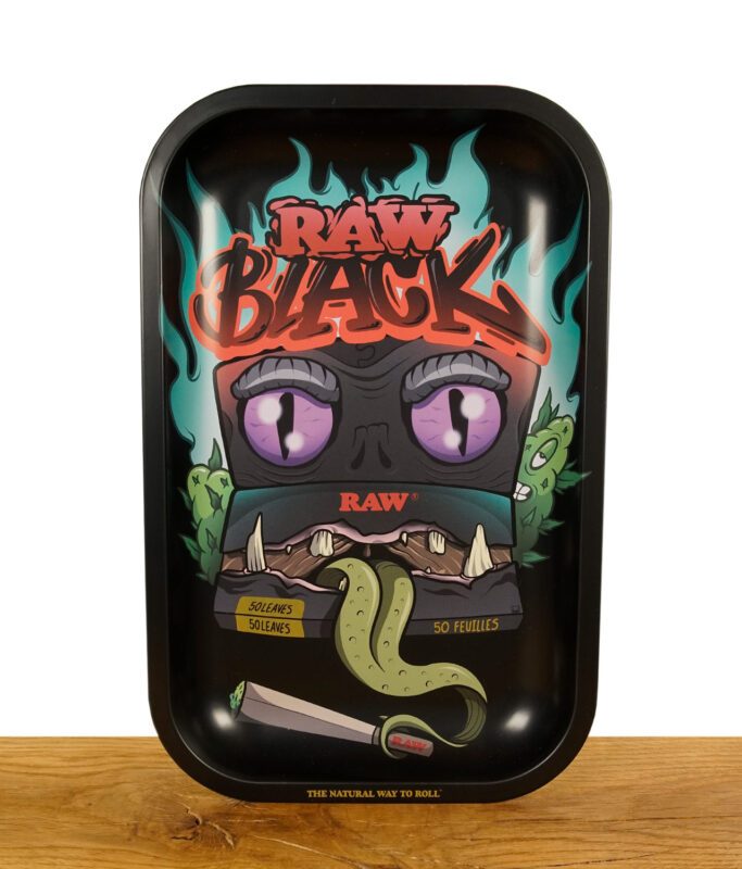Schwarzes RAW Black Tray mit Monster Aufdruck auf Holzoberfläche.