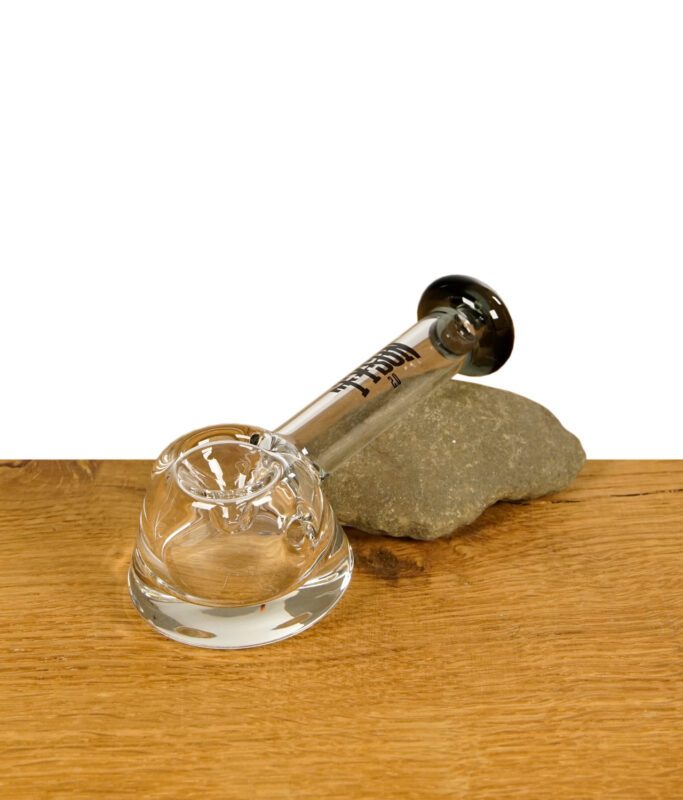 Tyson 2.0 Dynamite Handpfeife auf Stein liegend