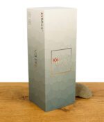 Verpackung des XMax V3 Pro Vaporizers auf Holzoberfläche.