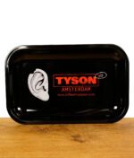 Tyson 2.0 Rolling Tray mit Mike Bite Logo in Rot auf Holzbrett