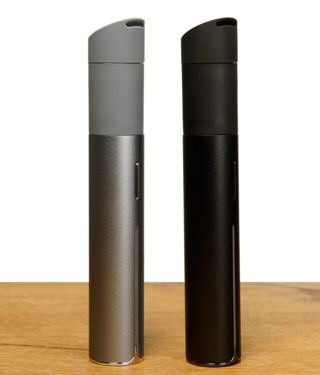 Puffco Pivot Vaporizer in Schwarz und Schiefer