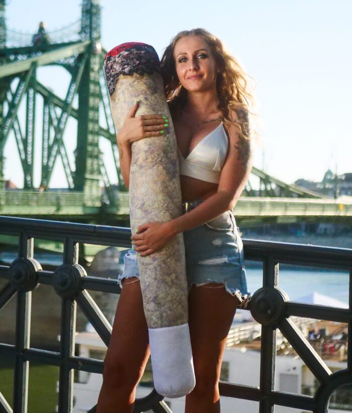 ganja-pillow-7.jpg
