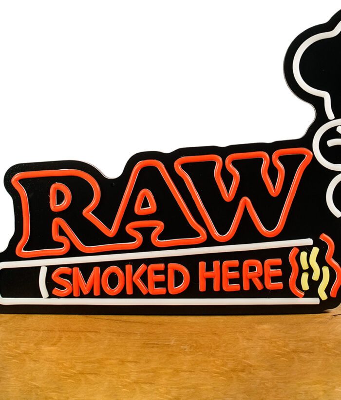 RAW Get Lit Leuchtschild auf Holzbrett