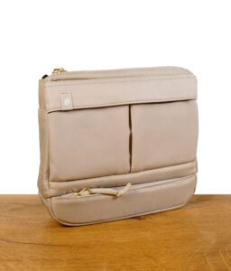 Die Puffco Proxy Travel Bag Tragetasche vor weißem Hintergrund