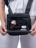 Puffco Proxy Travel Bag Tragetasche Onyx / Schwarz offen mit Puffco Proxy