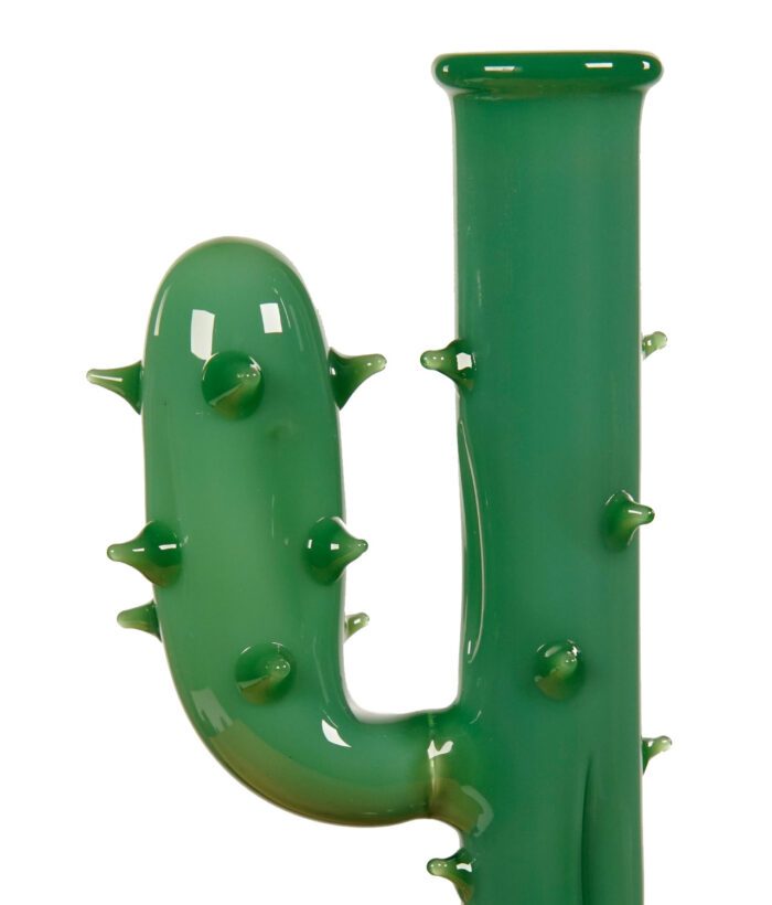Nahaufnahme des oberen Teils der Kaktusbong, die die detaillierten Dornen und das grüne Glasdesign hervorhebt.