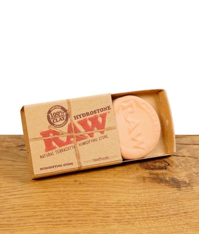 RAW Hydrostone Terrakotta-Befeuchtungstein in offener Verpackung auf Holzuntergrund.