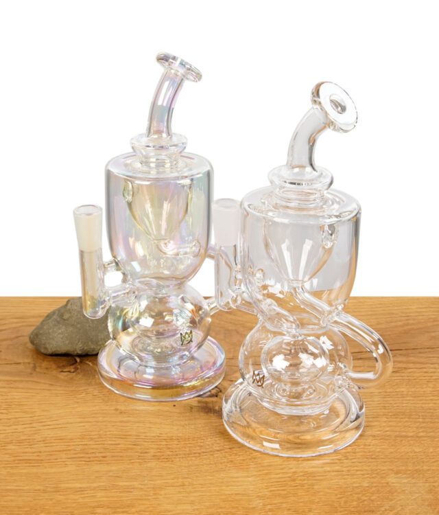 MJ Arsenal Titan Mini Rig in klarer und irisierender Variante, hochwertige Dab Rigs aus Glas.