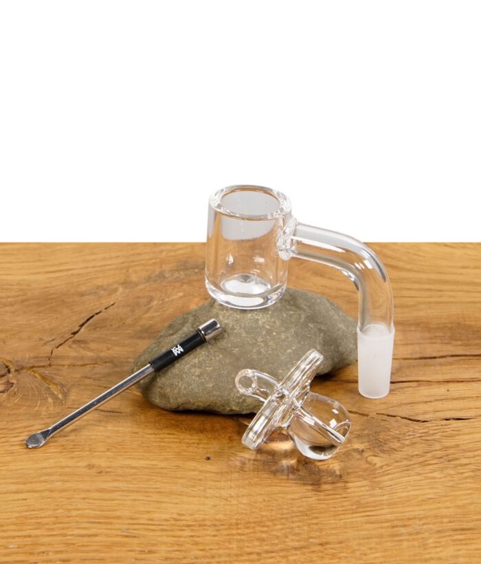 MJ Arsenal Titan Mini Rig Zubehör: Quarz-Banger, Carb Cap und Dab Tool für optimales Dabbing-Erlebnis.