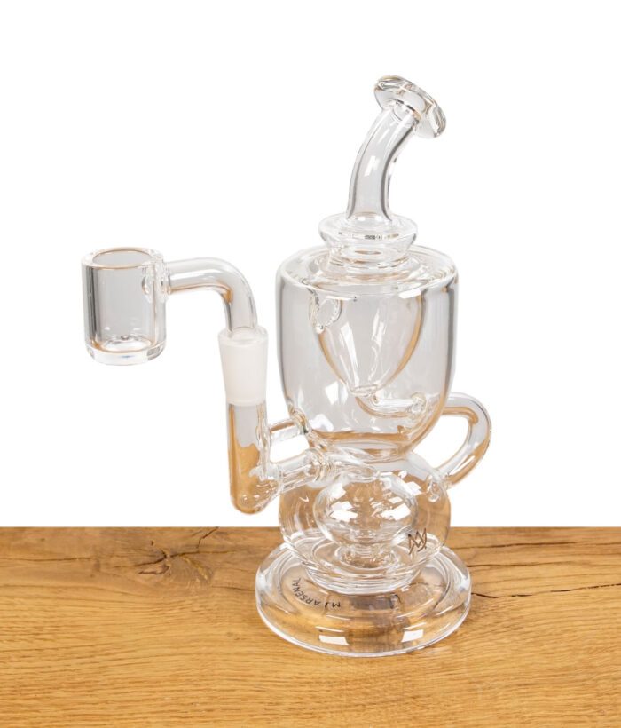 MJ Arsenal Titan Mini Rig mit angeschlossenem Quarz-Banger für Dab-Sessions.
