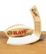 Geöffnete Packung RAW Maestro Cone Tips, aufgeschlagen zur Beschreibung der Filtertips.