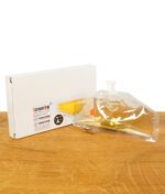CleanU Refill Pack auf Holzbrett ausgepackt vor Umkarton
