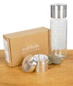 True Fruits Grinder mit True Fruits Glasflasche und Originalverpackung.