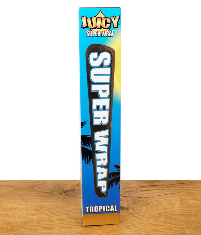 Juicy Super Wrap Tropical Verpackung mit blauem Tropenmotiv und Super Wrap Schriftzug auf Holztisch