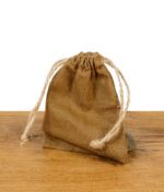 Naturfarbener Jutebeutel mit Kordelzug, ideal zur Aufbewahrung des RAW Double Barrel Wooden Cigarette Holders.