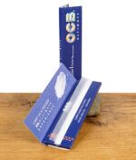 Geöffnete Packung OCB Ultimate Slim Papers King Size mit einem sichtbaren ultradünnen Papier und Federdesign.