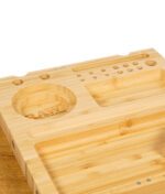 RAW Triple Flip Rolling Tray – Detailansicht der Aussparungen und Logo-Gravur