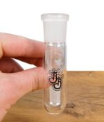Jelly Joker Aschefänger aus Glas mit NS19 Schliff – Nahaufnahme des geraden Modells mit integriertem Sieb