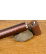 Puffco Pivot Mocha Vaporizer zerlegt in zwei Teile mit sichtbarer Heizkammer