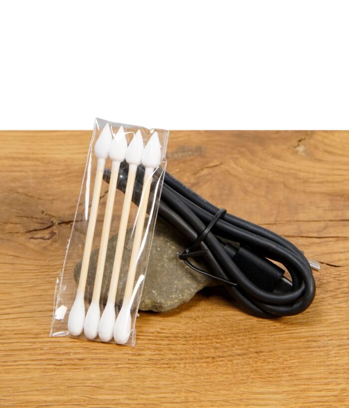 Puffco Pivot Mocha Limited Edition Zubehör bestehend aus Wattestäbchen und USB-C Ladekabel