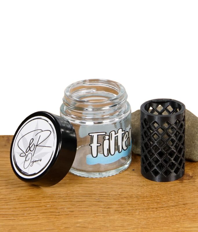 Offener Glas-Reinigungsbehälter mit Deckel und herausgenommenem Filterkorb von S&R Organics