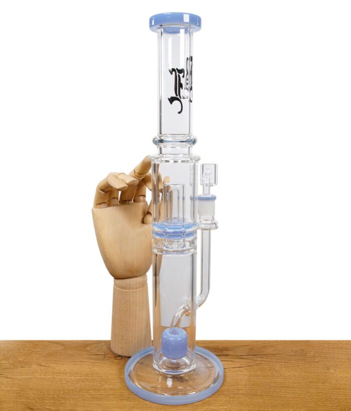 Black Leaf Glasbong mit Perkolator und Holzhand als Größenvergleich