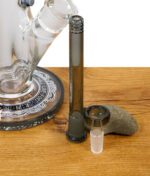 Einzelaufnahme des Glaschillums und Glaskopfes der Black Leaf Kofferbong Valhalla