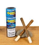 Zwei Cyclones Supreme NOS Blunts mit Holzfilter vor Verpackung auf Stein