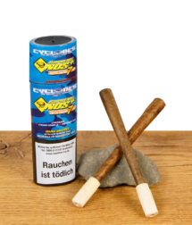 Zwei Cyclones Supreme NOS Blunts mit Holzfilter vor Verpackung auf Stein