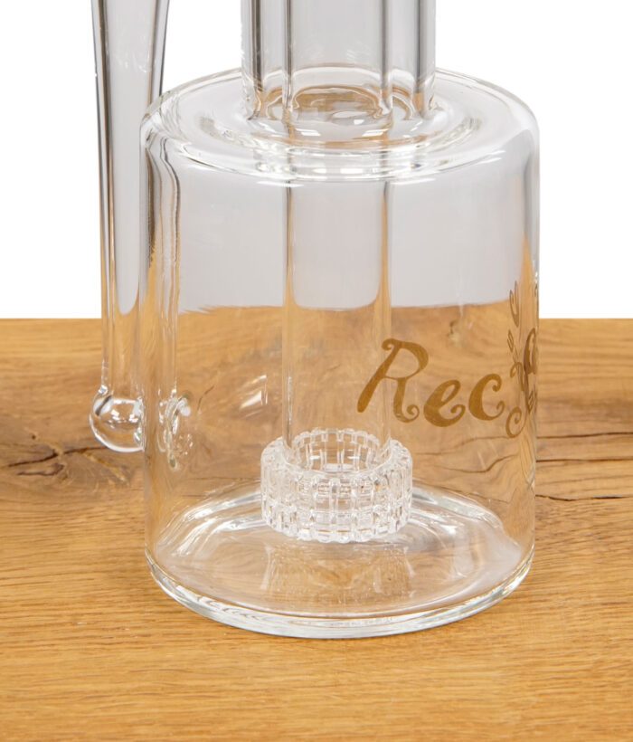 Detailansicht der Blaze Recyclerbong mit Trommelperkolator – klare Glasverarbeitung und stabile Base