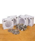 Flower Mill 2,0" Milling Plates in allen vier Varianten – Extra Fine, Fine, Coarse und Extra Coarse – nebeneinander mit Verpackung präsentiert.