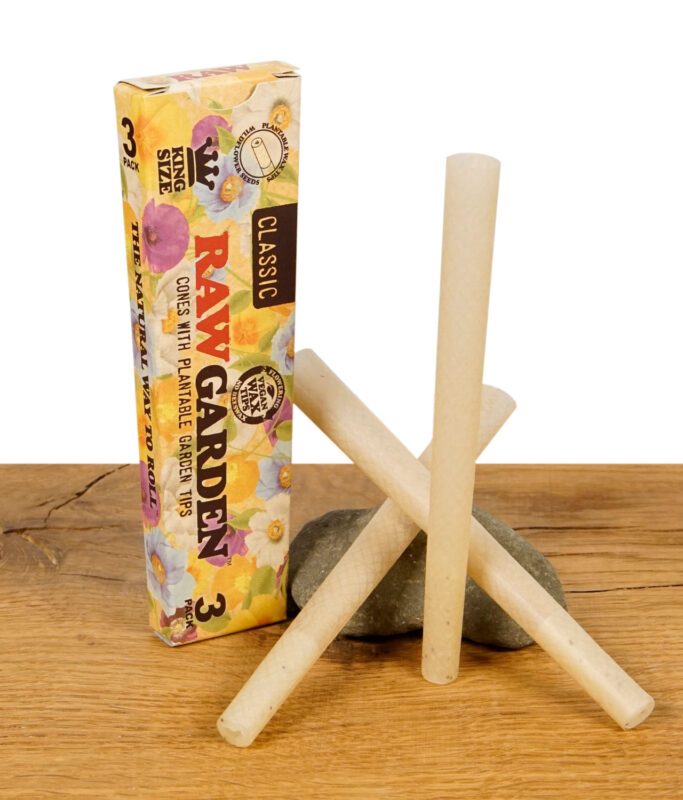 RAW Garden Cones 3er-Pack in bunter Verpackung mit drei vorgedrehten Cones auf einem Stein.
