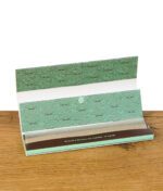 Innenansicht des Mascotte Brown Slim Combi Packs mit stylischem Design und Papers.