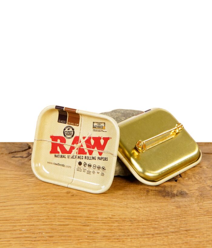 raw-tiny-tray-anstecker-3.jpg