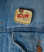 raw-tiny-tray-anstecker-1.jpg