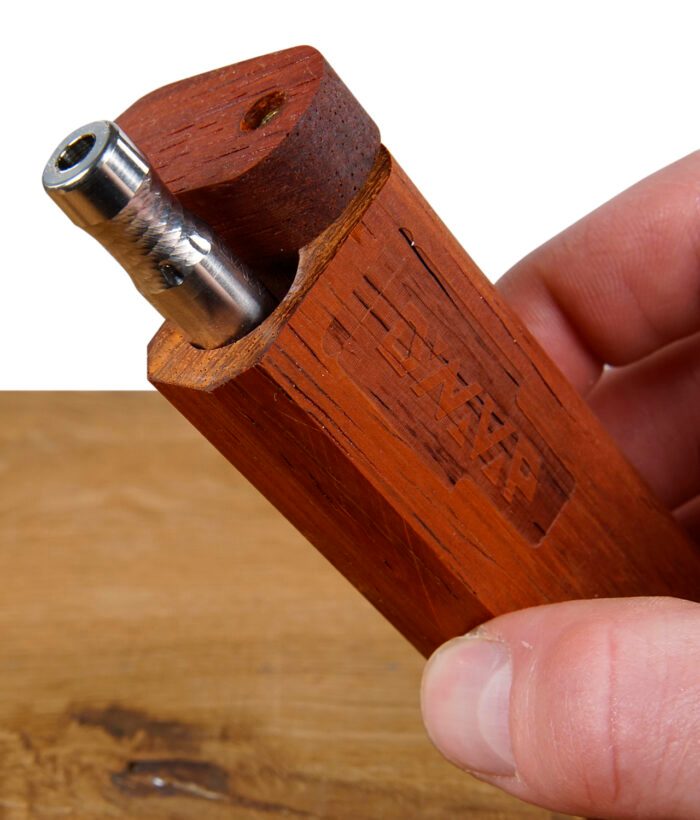 Dynavap The M innerhalb der Aufbewarungsbox aus Walnussholz