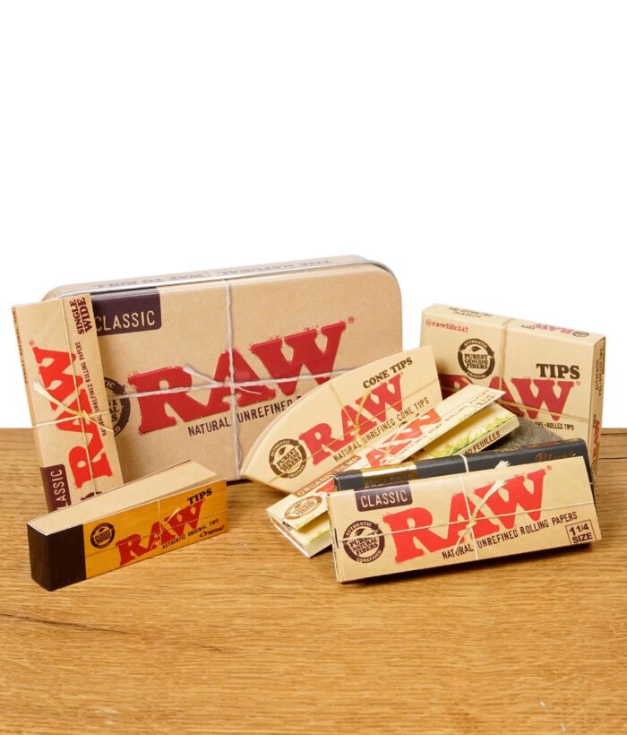 Inhalt der RAW Starter Box Classic 1¼: Papers, Tips und Cone Tips vor geöffneter Dose